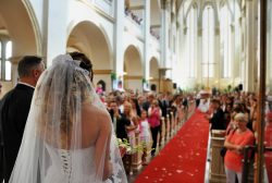 Der Einzug der Braut zur Hochzeit – 10 wundervolle Lieder