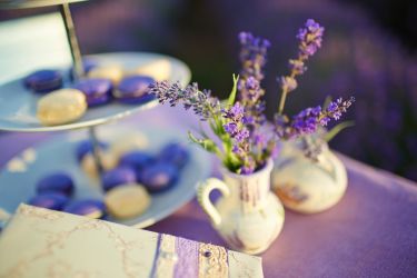 Tischdekoration mit Lavendel