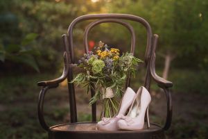 Brautschuhe mit Bouquet